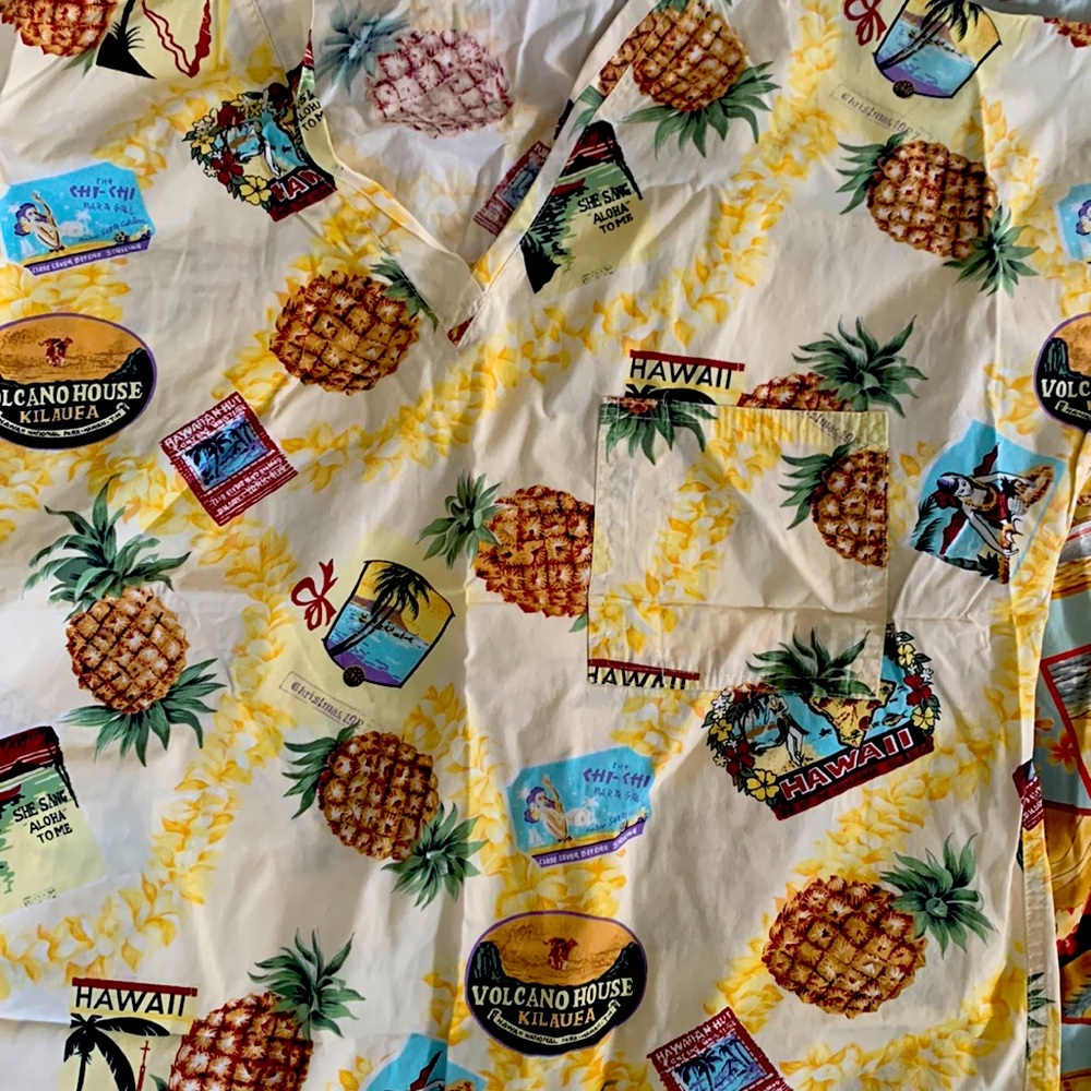 Hawaiian print scrub bundle med/large size